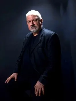 Photo of Oliver Bowden