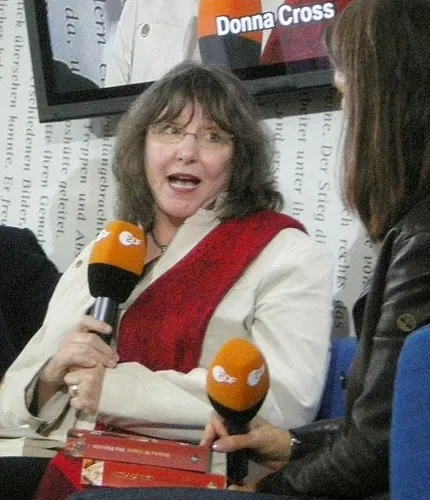 Photo of Donna Woolfolk Cross