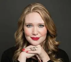 Photo of Sarah J. Maas