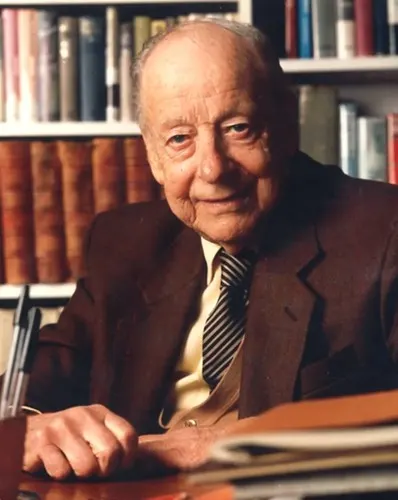 Photo of Winston Graham