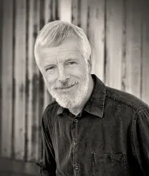 Photo of Frank E. Peretti