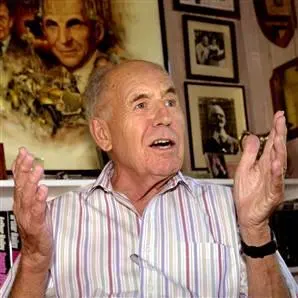 Photo of Arthur Hailey