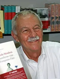 Photo of Eduardo Mendoza