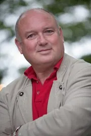 Photo of Louis de Bernières