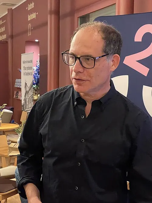 Photo of Simon Kuper