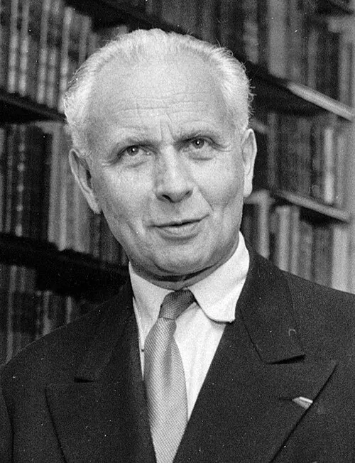 Photo of Louis Aragon