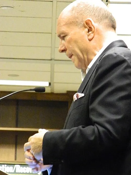 Photo of Simon Winchester