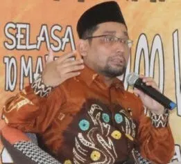 Photo of Habiburrahman El Shirazy
