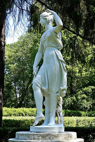 Cover of The Whispering Statue