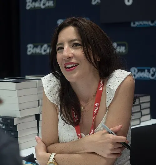 Photo of Stephanie Garber