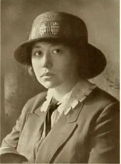 Photo of Zoë Akins